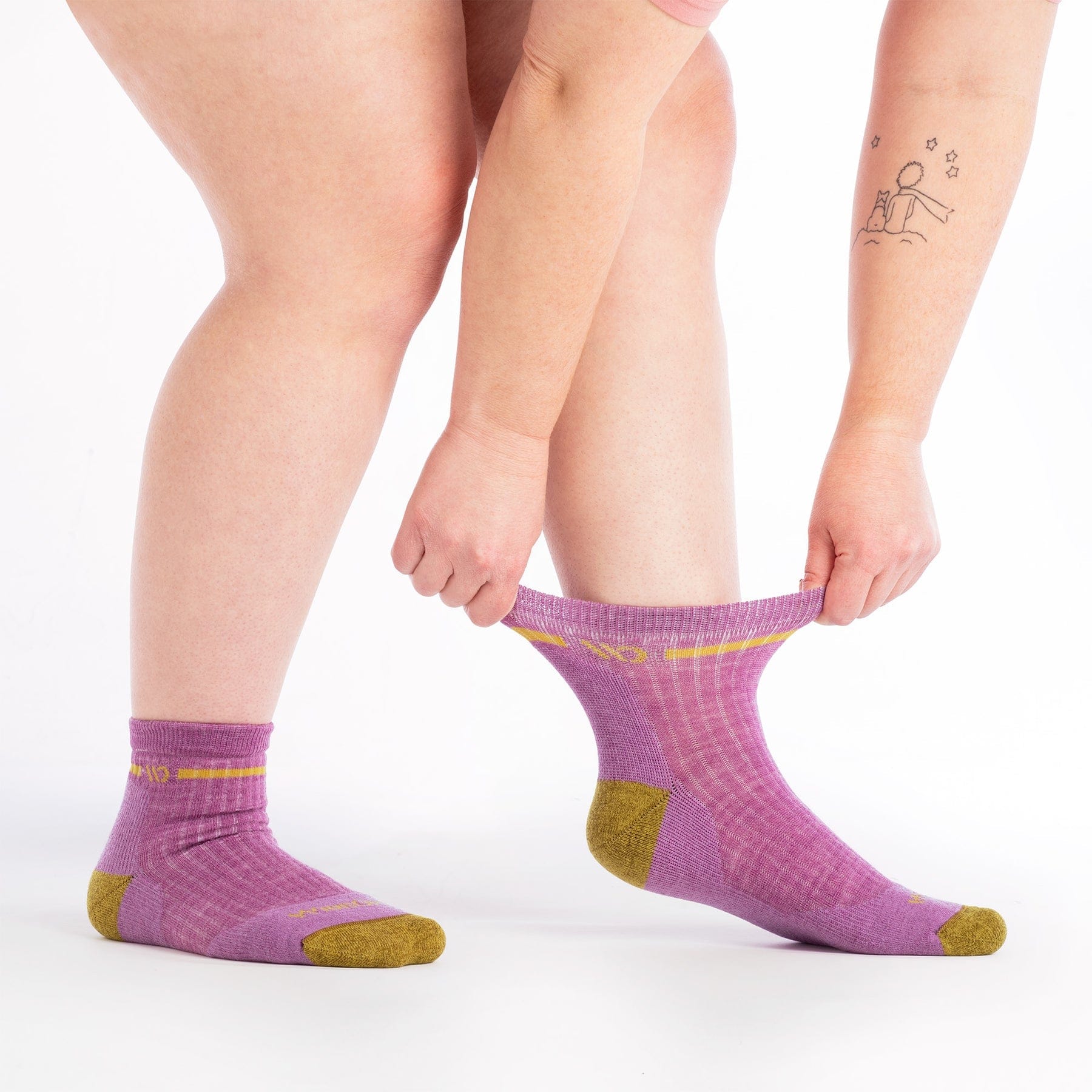 Wide Open Women's Single Stripe Cushioned Quarter Socks